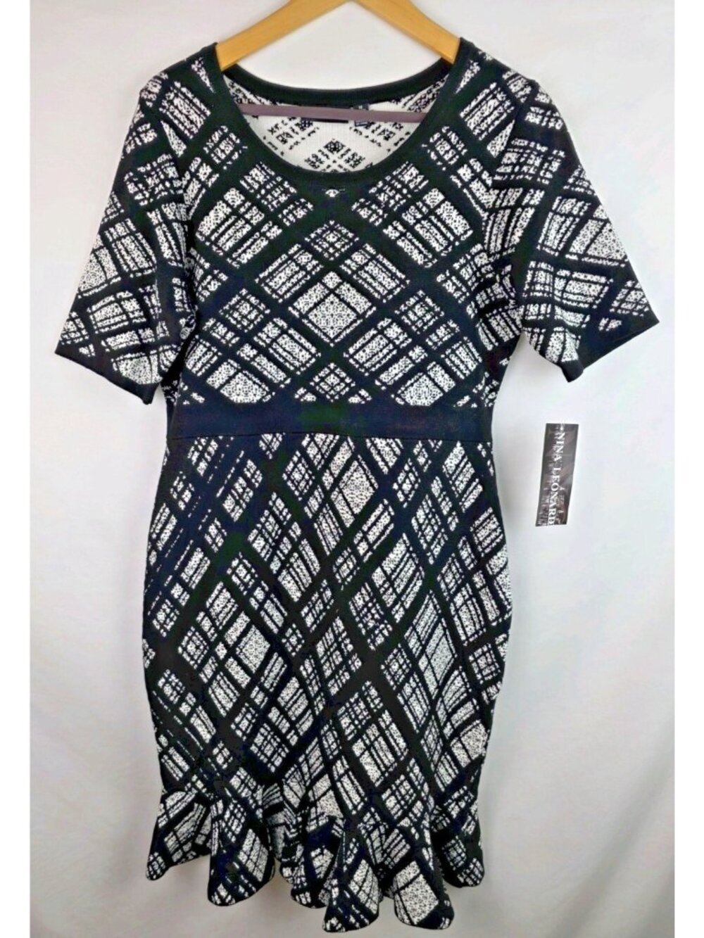 Nina Leonard Women's Dress Size Medium Black & White Short Sleeve Knit Dress